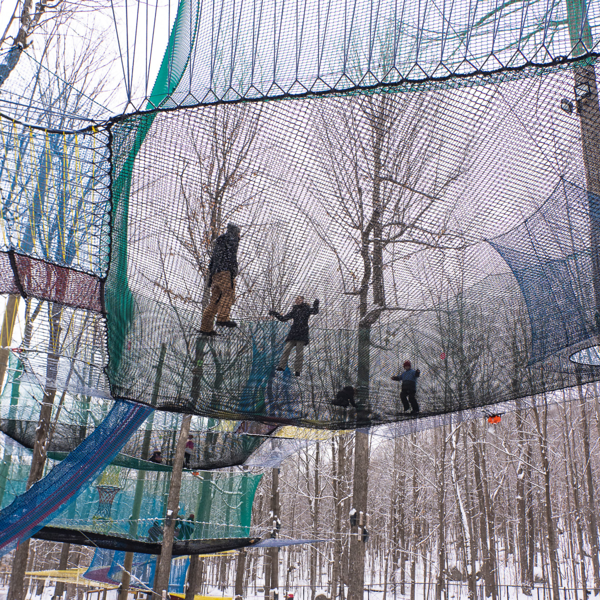 Trampolines en hiver à Arbraska Laflèche.
