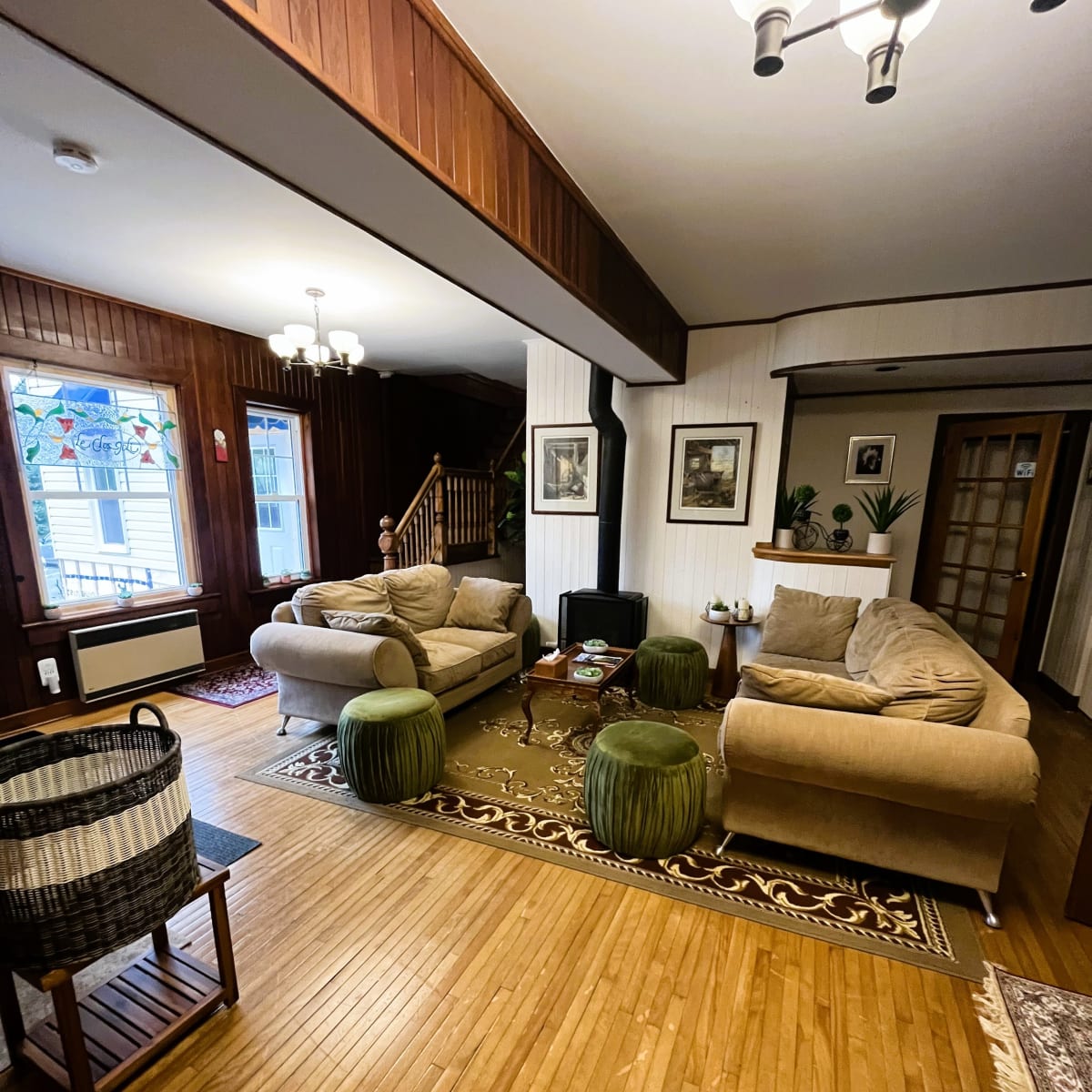 Auberge Le Clos-Joli - Petit salon avec foyer