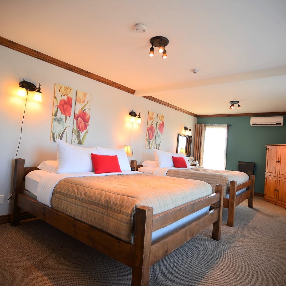 Chambre avec deux lits de l'Auberge Océane.