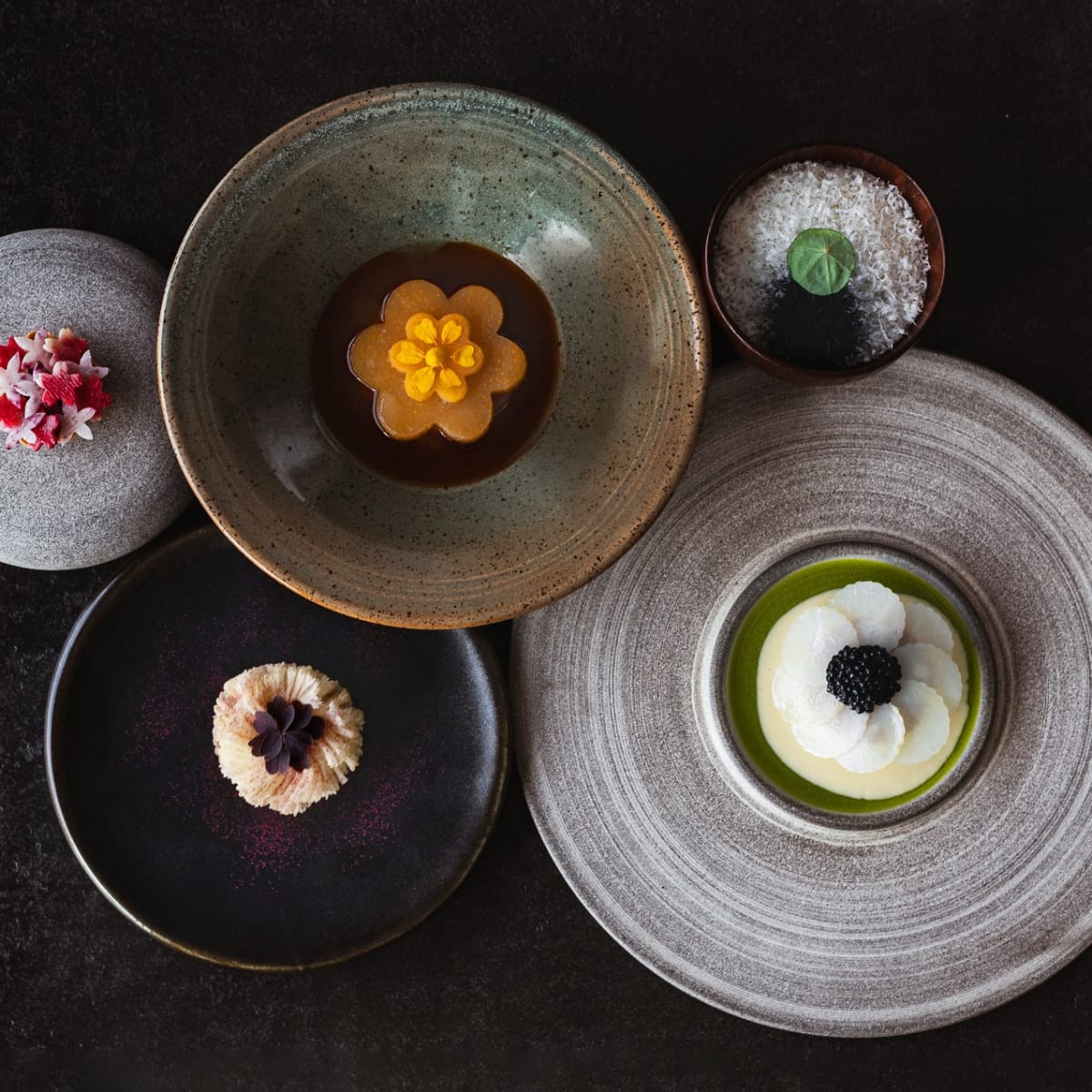 Plats gastronomiques de l'Auberge Saint-Mathieu.