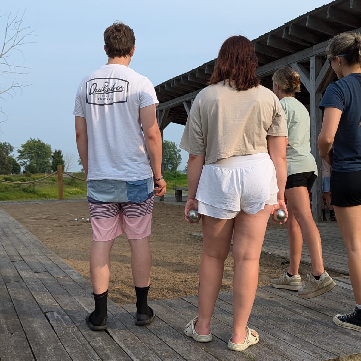 Partie de pétanque entre amis à la Base nautique de Repentigny.