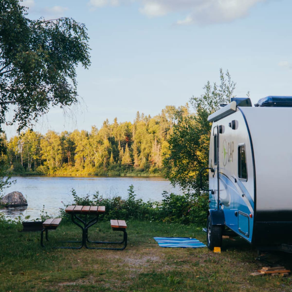 Camping le P'tit Paradis : waterfront campsite