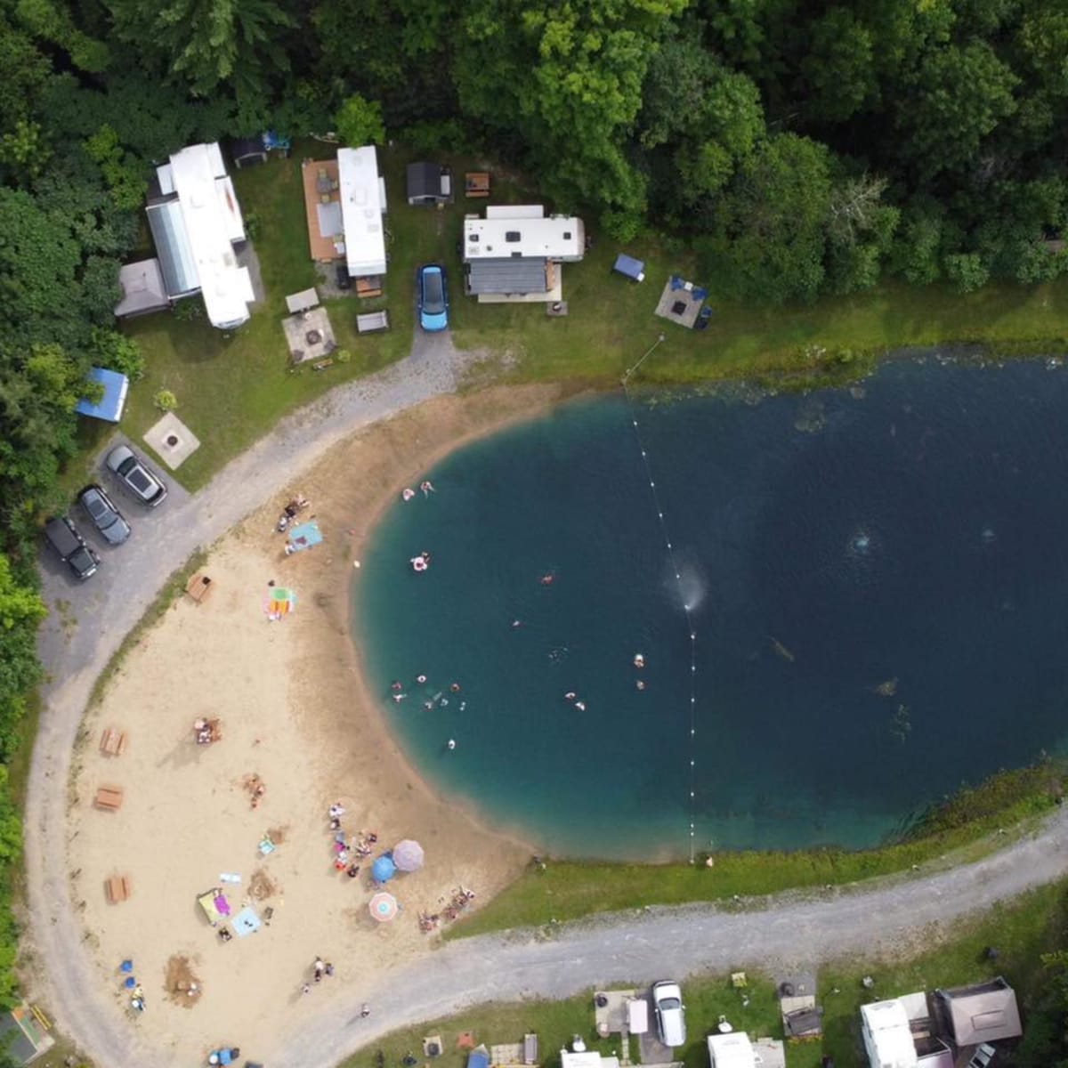 Camping Sol Air - Aerial view of the campsite, with a body of water