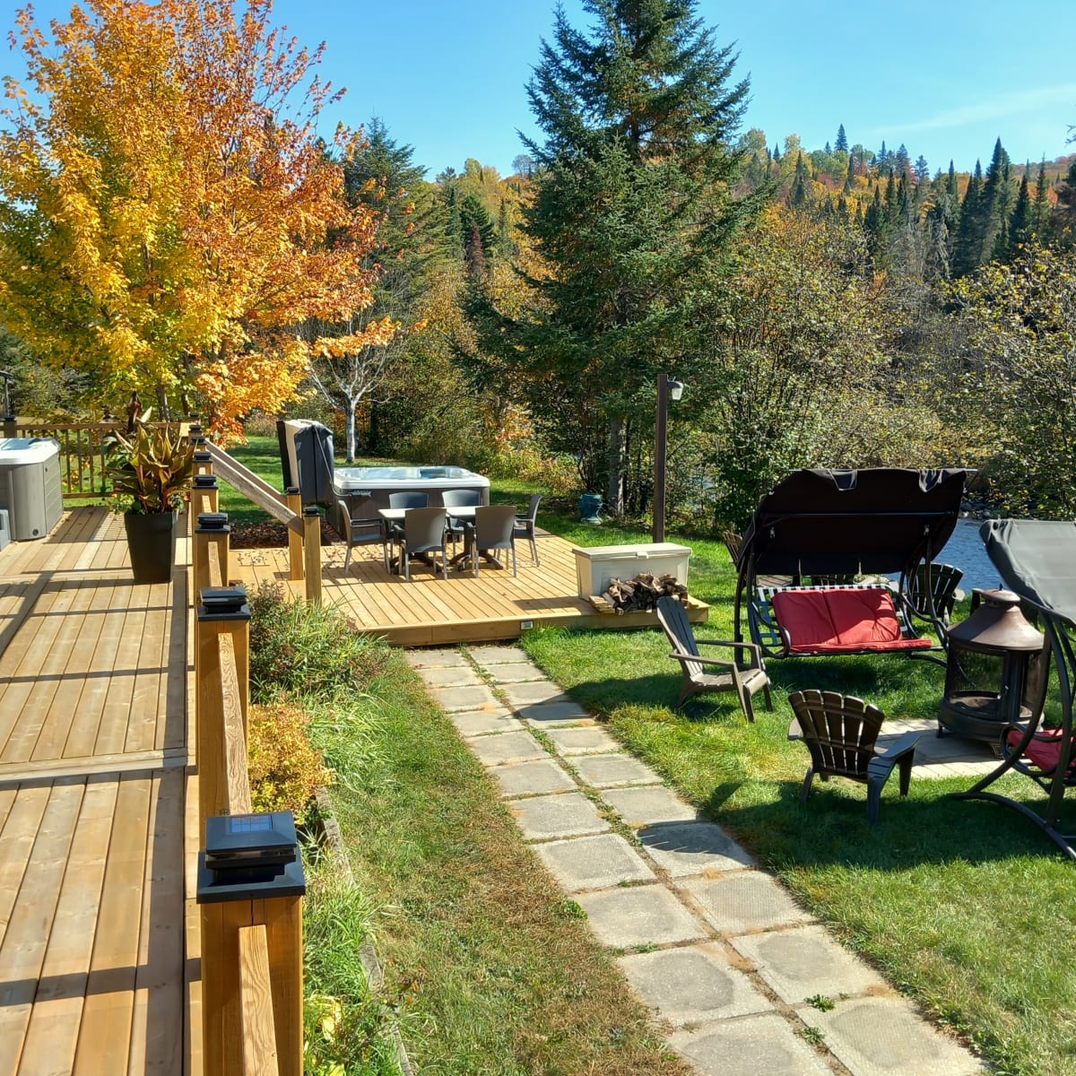 Chalet Castello & Spa - Cours arrière avec terrasse et spas