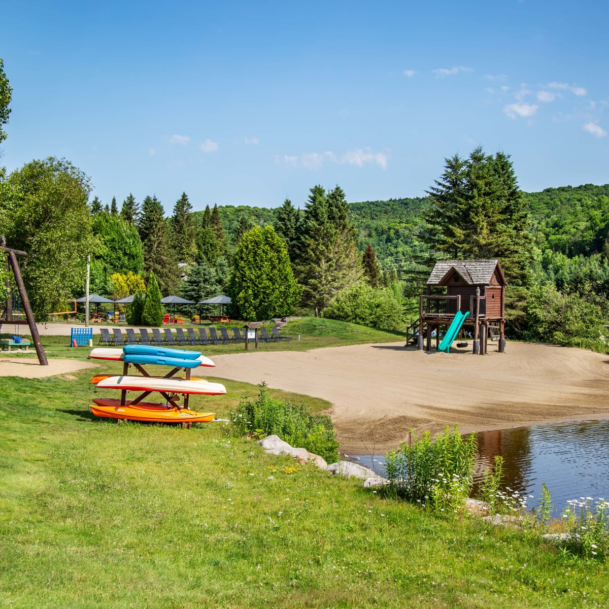 Les Chalets Royal Laurentien en été.