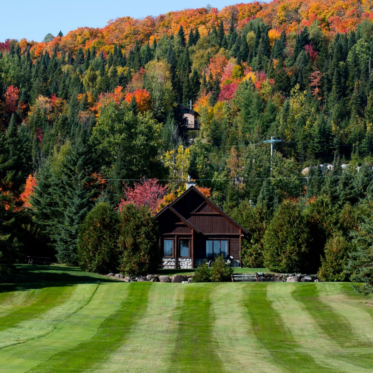 Les Chalets Royal Laurentien en automne.