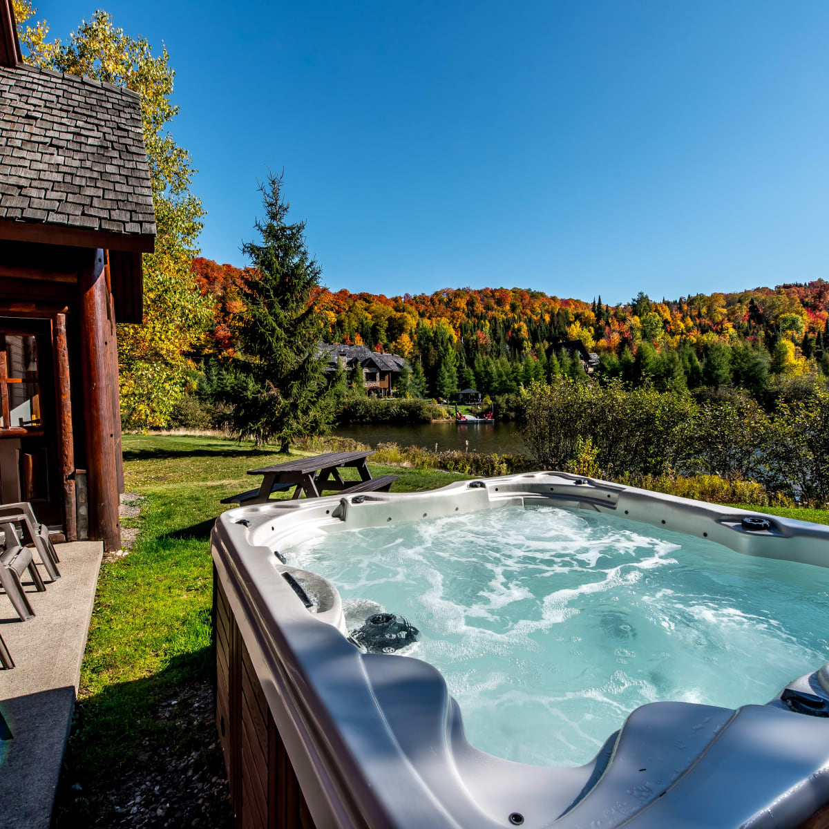 Les Chalets Royal Laurentien en automne.