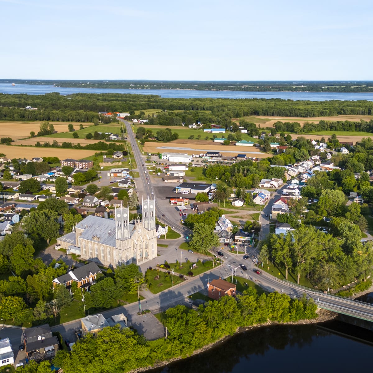 Vue aérienne de la Ville de Saint-Anne-de-la-Pérade, sur le circuit Le Chemin du Roy.