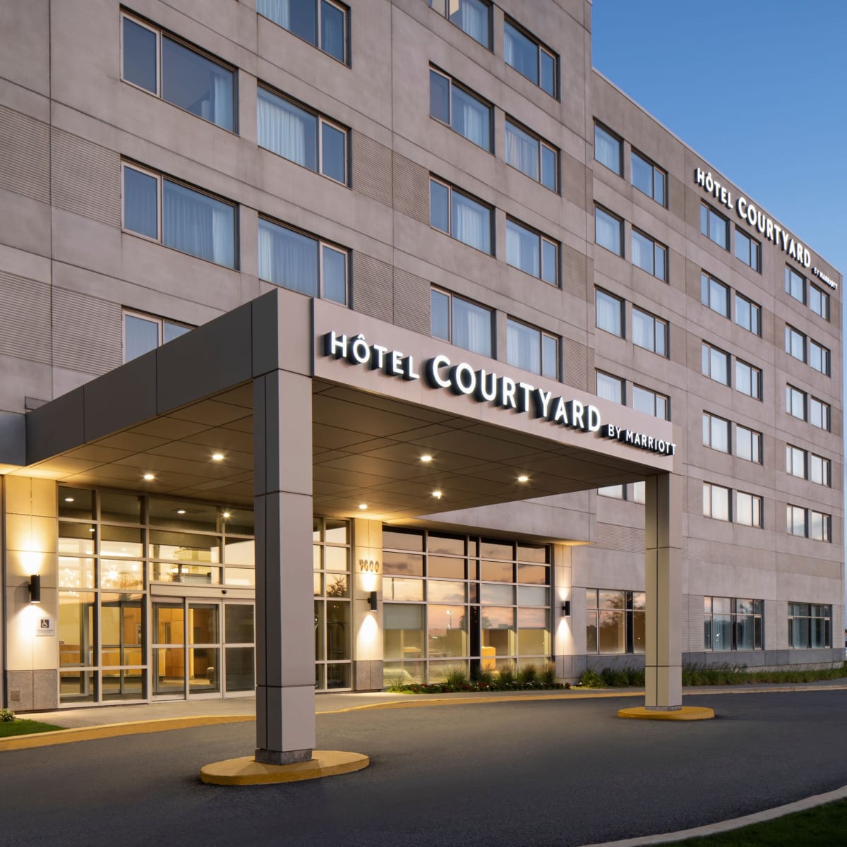 Courtyard by Marriott Aéroport de Montréal - Extérieur de l'hôtel