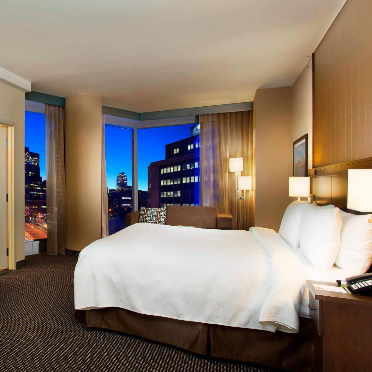 Une chambre de l'Hôtel Courtyard by Marriott Montréal Centre-ville