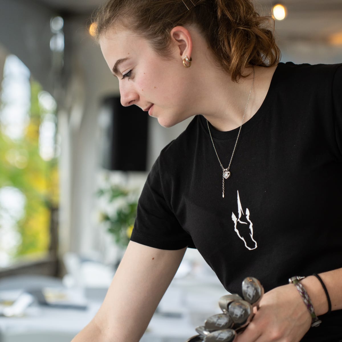 serveuse dans un restaurant.