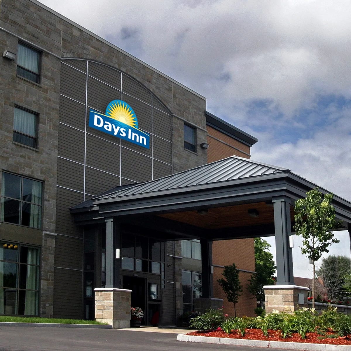 Days Inn by Wyndham Levis - Hotel exterior