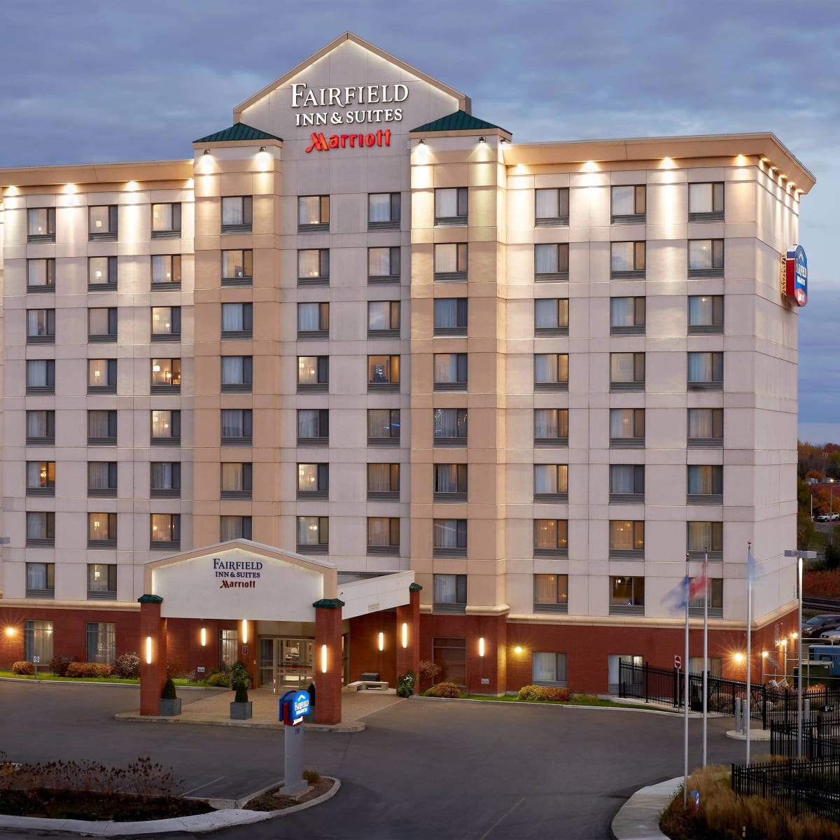 Fairfield Inn & Suites by Marriott Aéroport de Montréal - Extérieur de l'hôtel