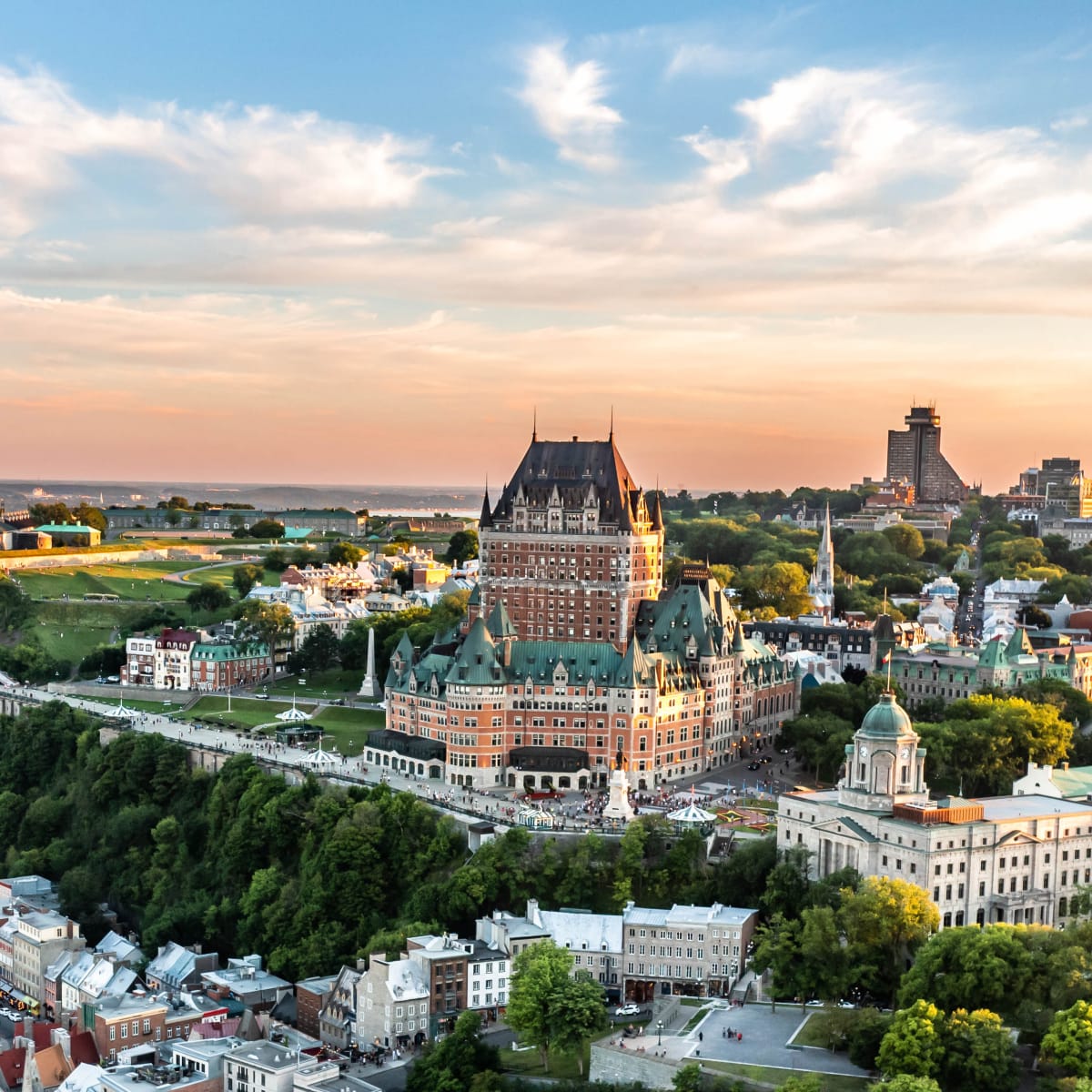 Aerial view of the Château Frontenac and Québec City.