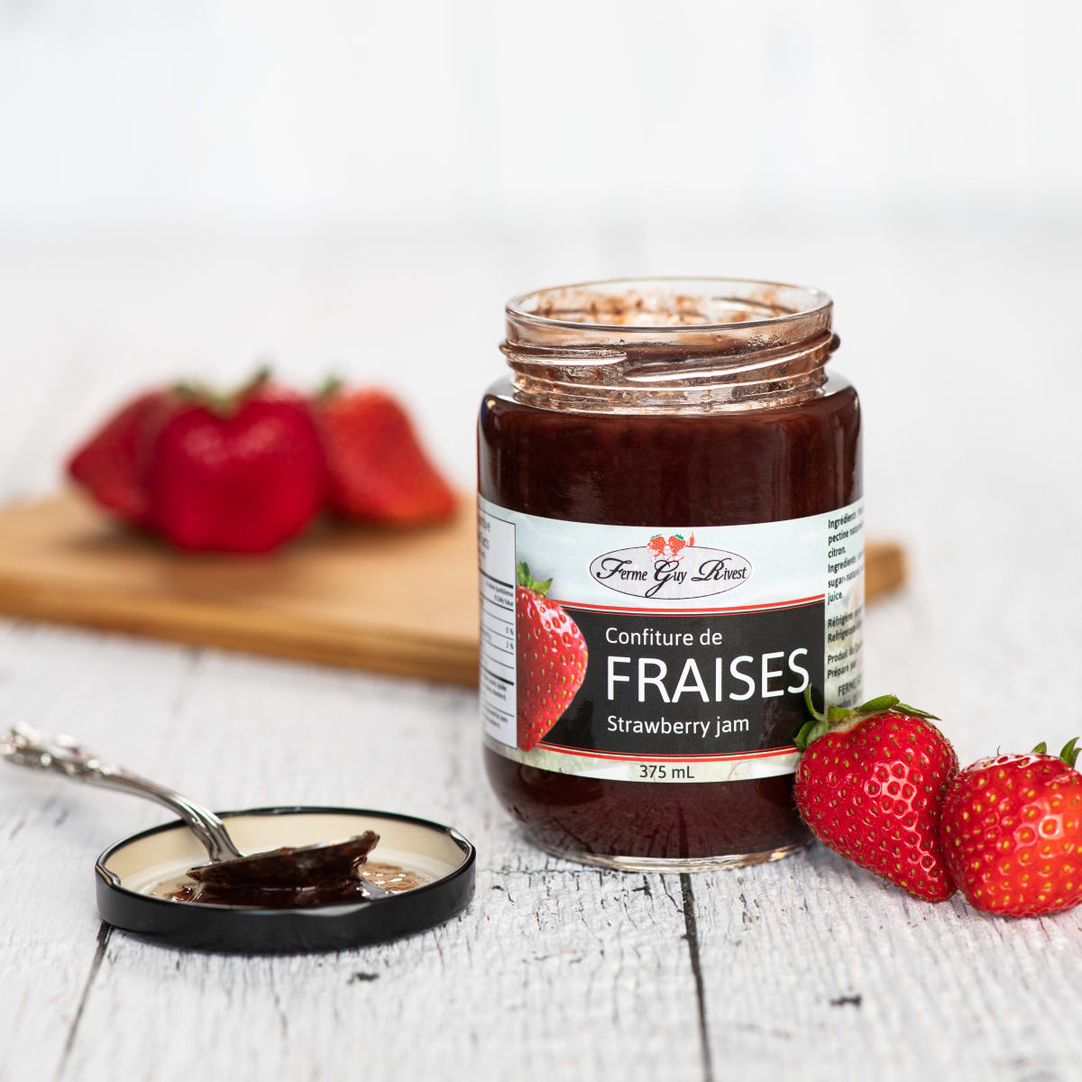 Un pot de confiture aux fraises de la Ferme Guy Rivest 