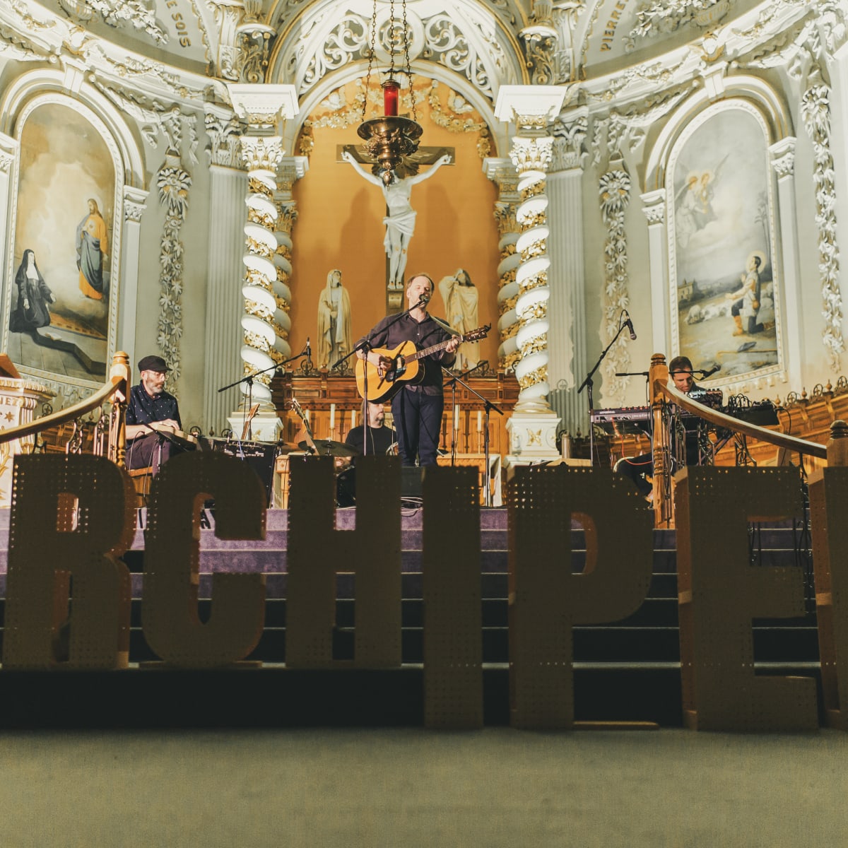 Spectacle dans une église.