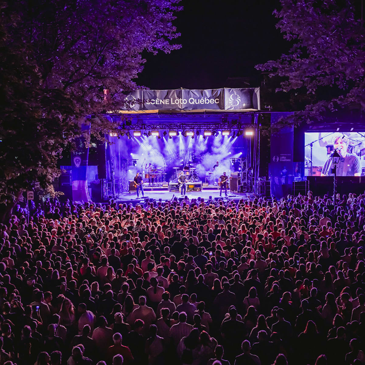 Spectacle à la scène Loto-Québec au Festival Promutuel de la relève de Thetford Mines.