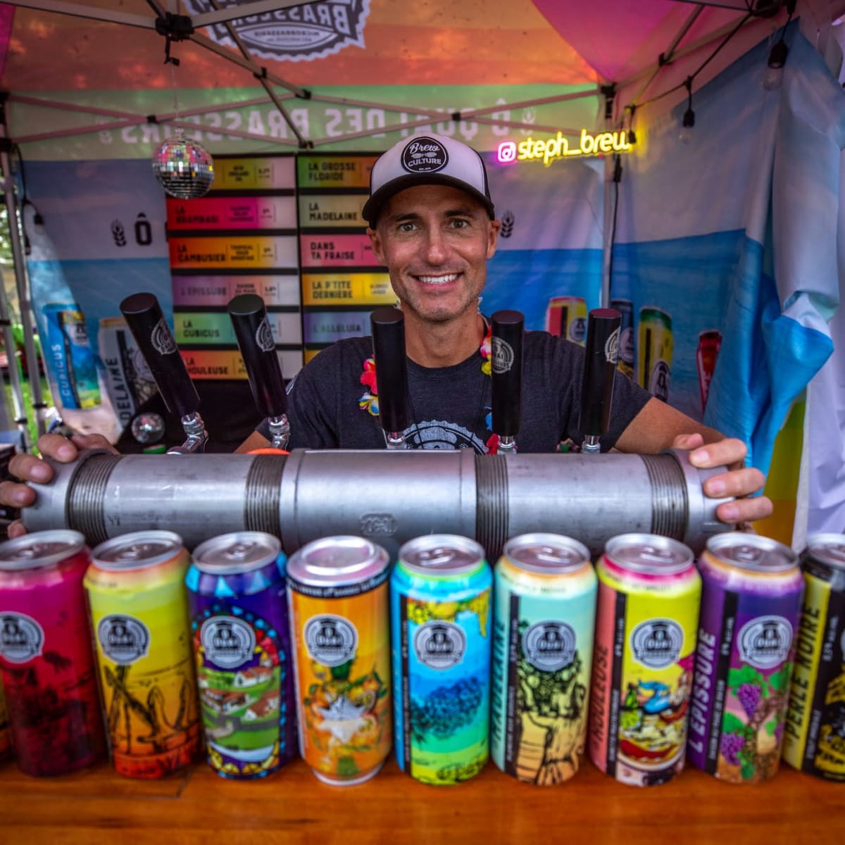 Kiosque de bières au Festival des Bières du Monde de Saguenay.