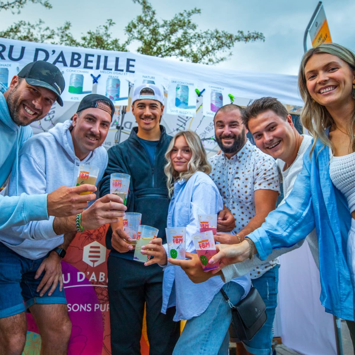 Amis au Festival des bières du Monde de Saguenay.