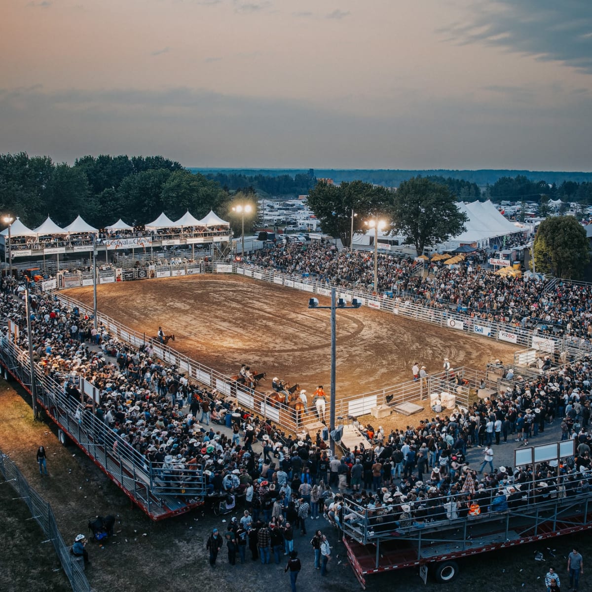 Rodéo en soirée.