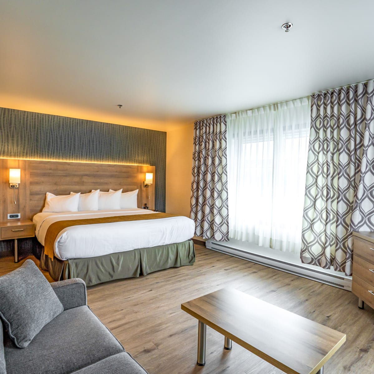 Room at the Quality Suites Drummondville