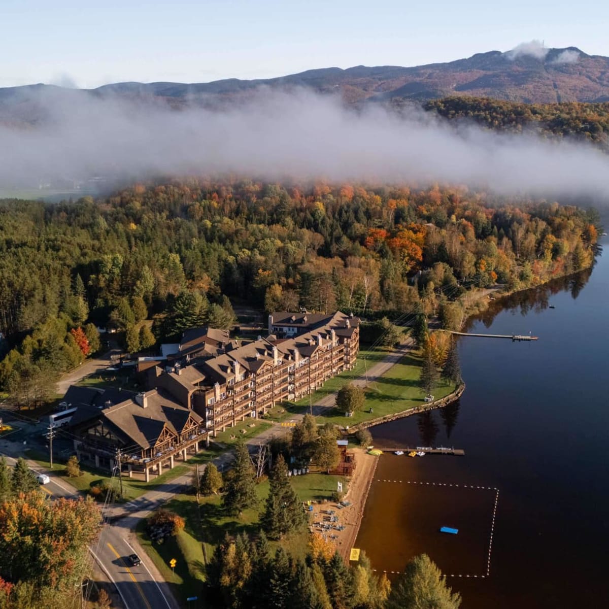 Grand Lodge Mont-Tremblant - Vue aérienne en automne