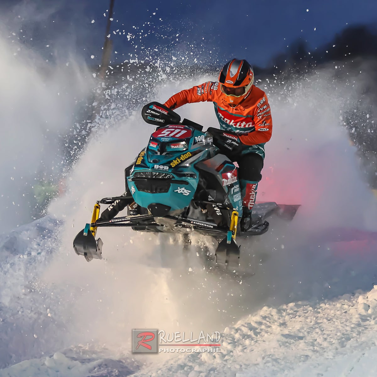 Saut en motoneige au Grand Prix Ski-Doo de Valcourt.