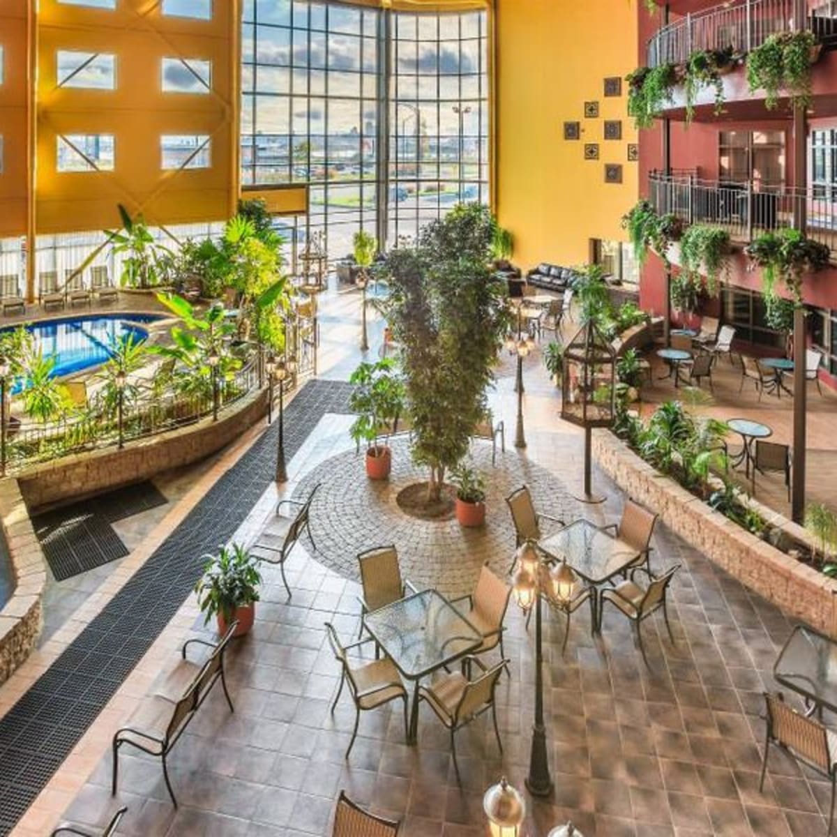 Hôtel Ambassadeur Québec : piscine