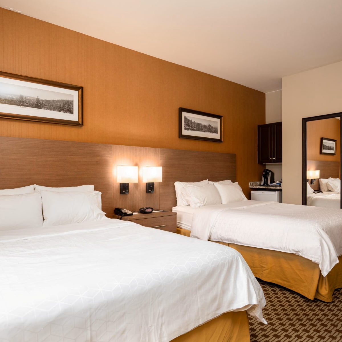 Holiday Inn Express & Suites Tremblant - Chambre avec deux lits