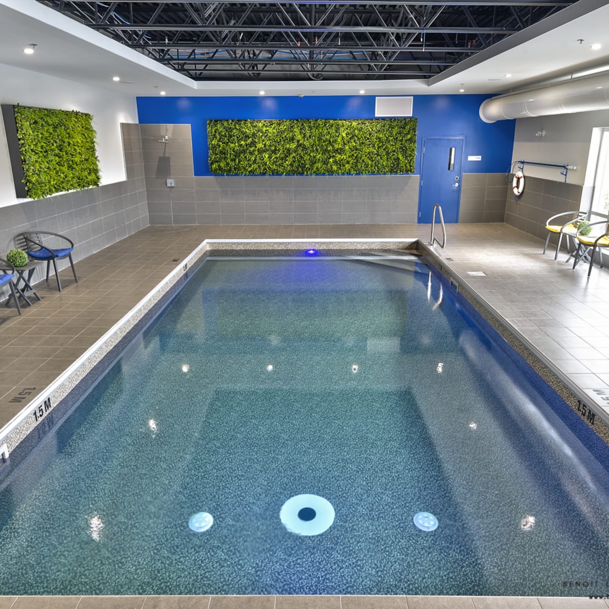 Holiday Inn Express & Suites Vaudreuil-Dorion - Pool