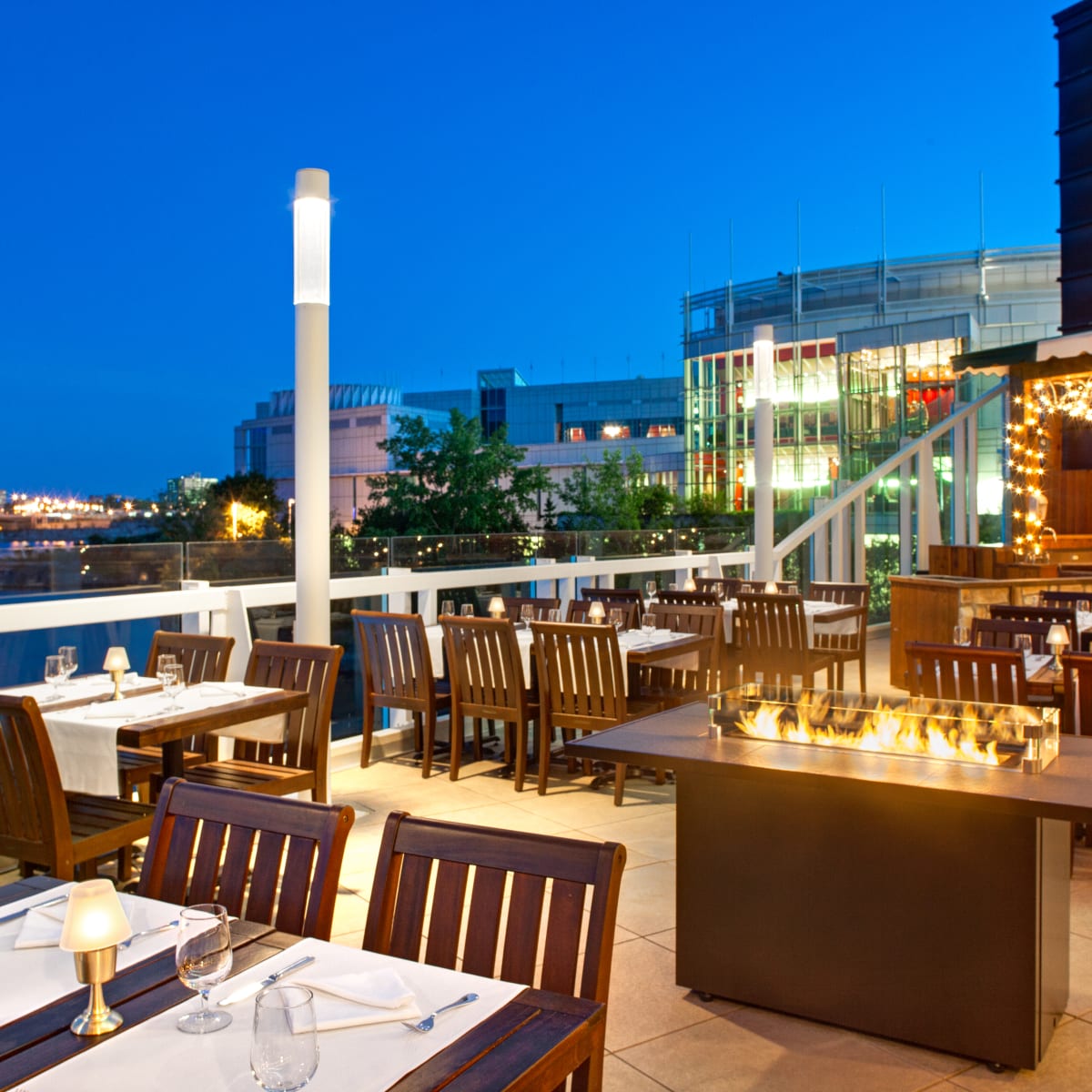 La terrasse du restaurant de l'Hôtel-Casino du Lac-Leamy.