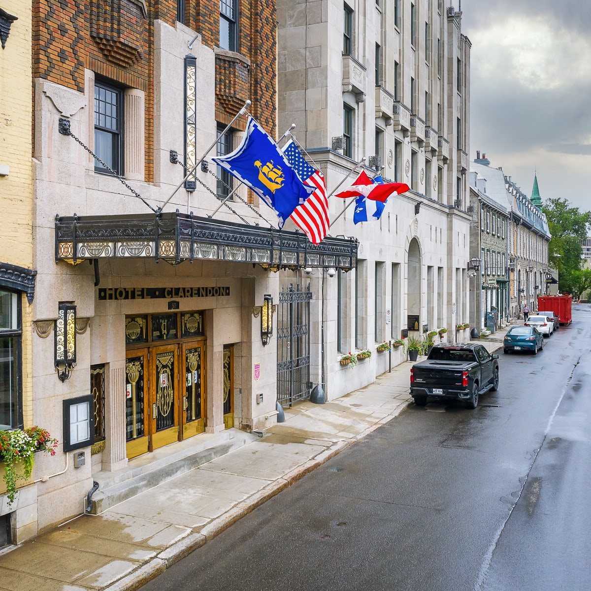Entrée de l'Hôtel Clarendon.