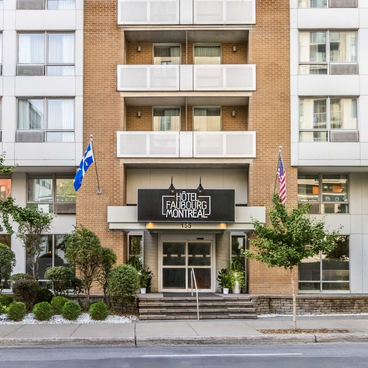 Façade de l'Hôtel Faubourg Montréal.