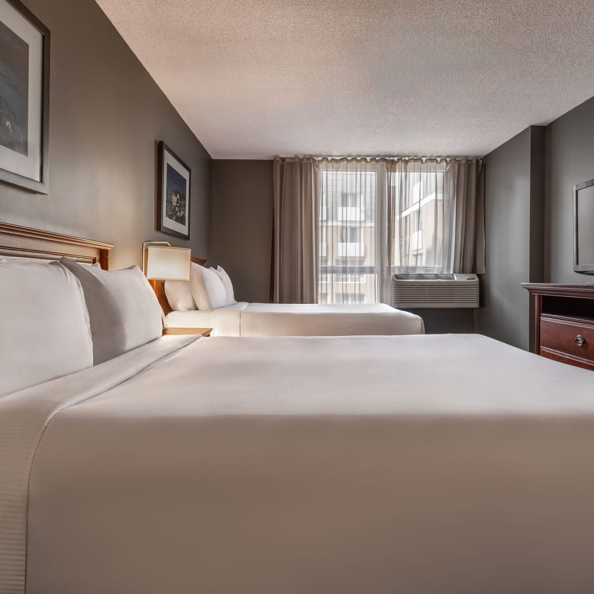 Chambre avec deux lits de l'Hôtel Faubourg Montréal.