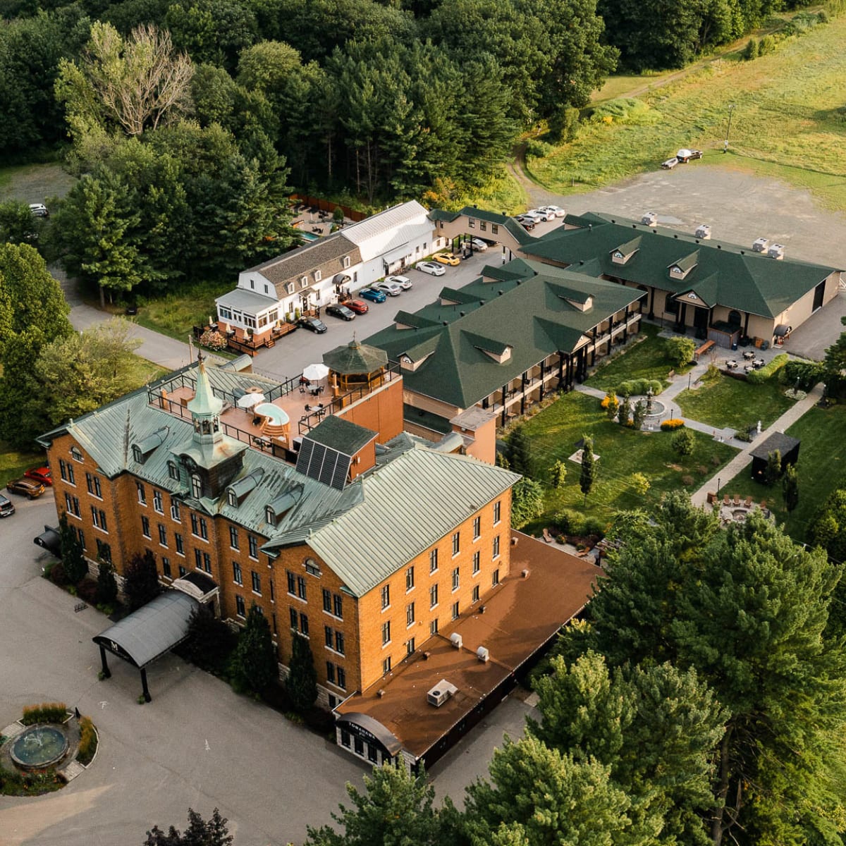 Vue aérienne de l'Hôtel Montfort