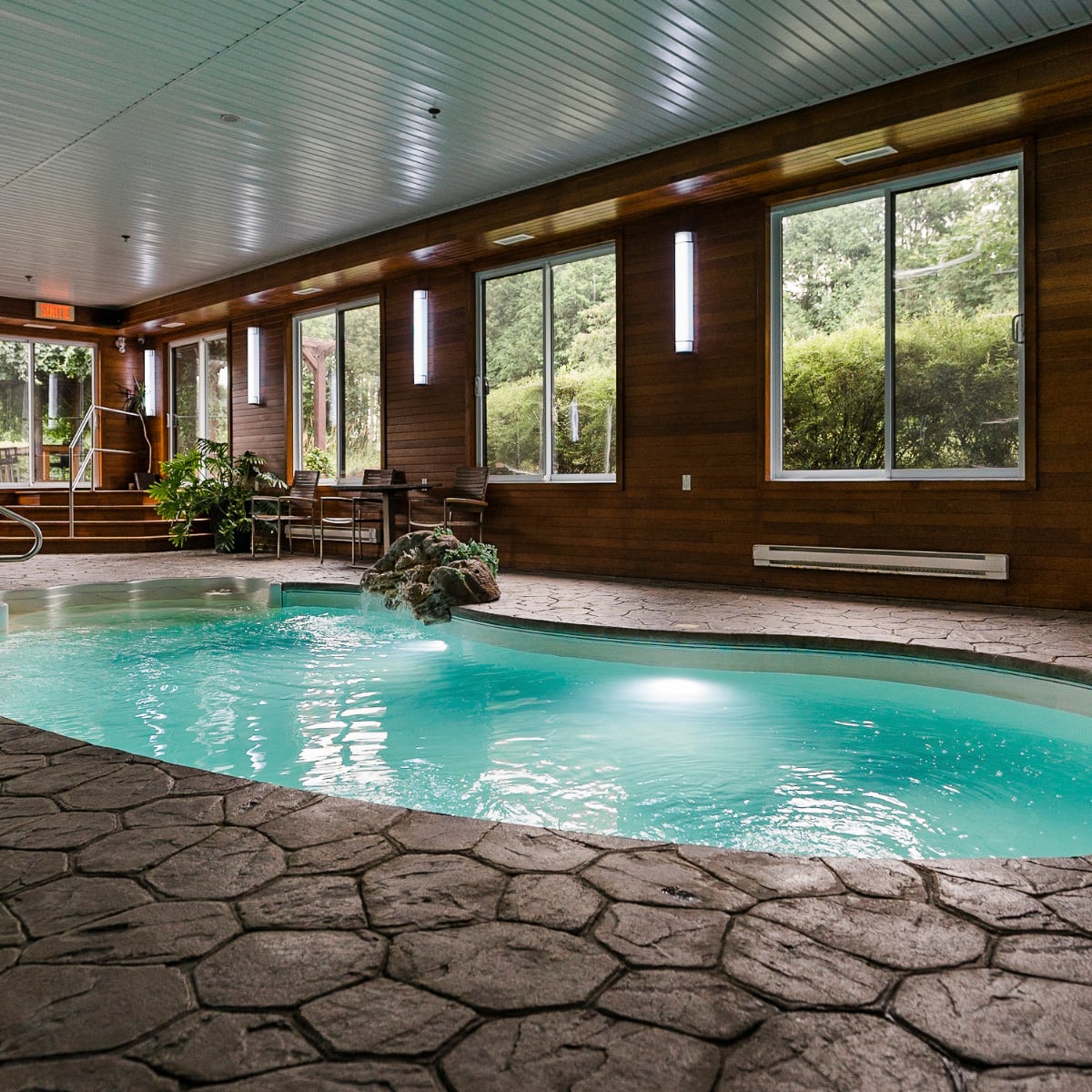 Piscine intérieur de l'Hôtel Montfort