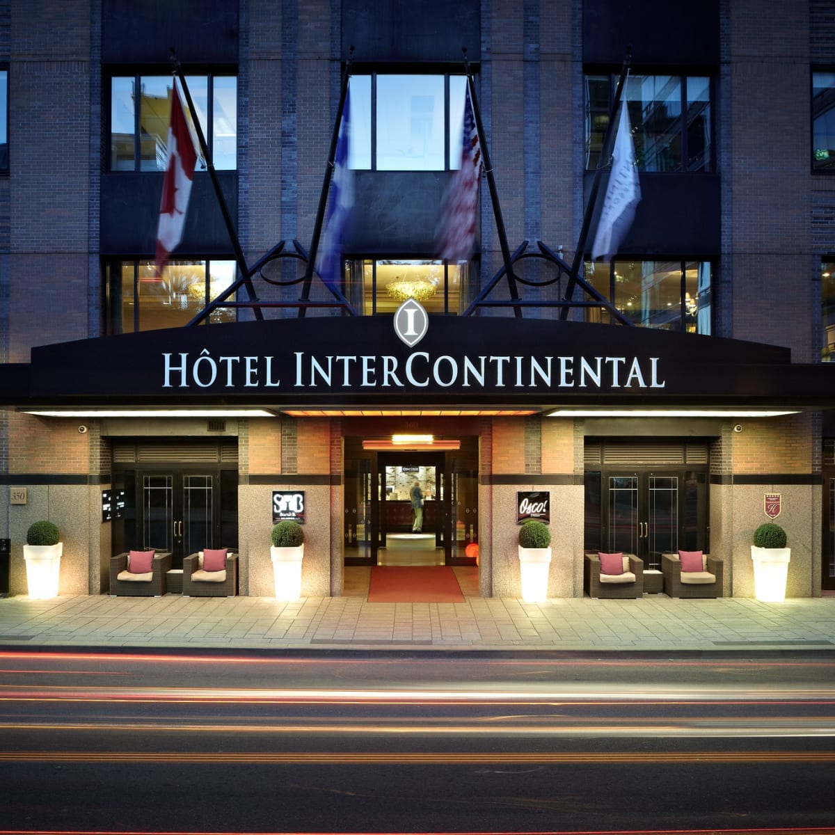 InterContinental Montréal - Façade de l'hôtel en soirée