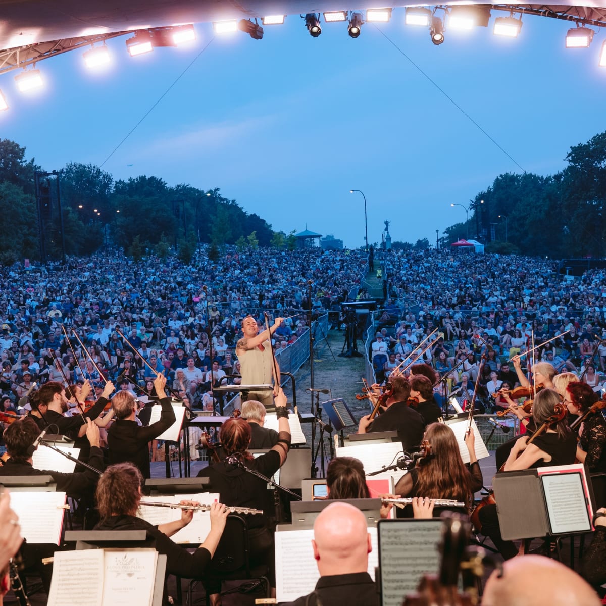L'orchestre métropolitain au pied du mont royal.