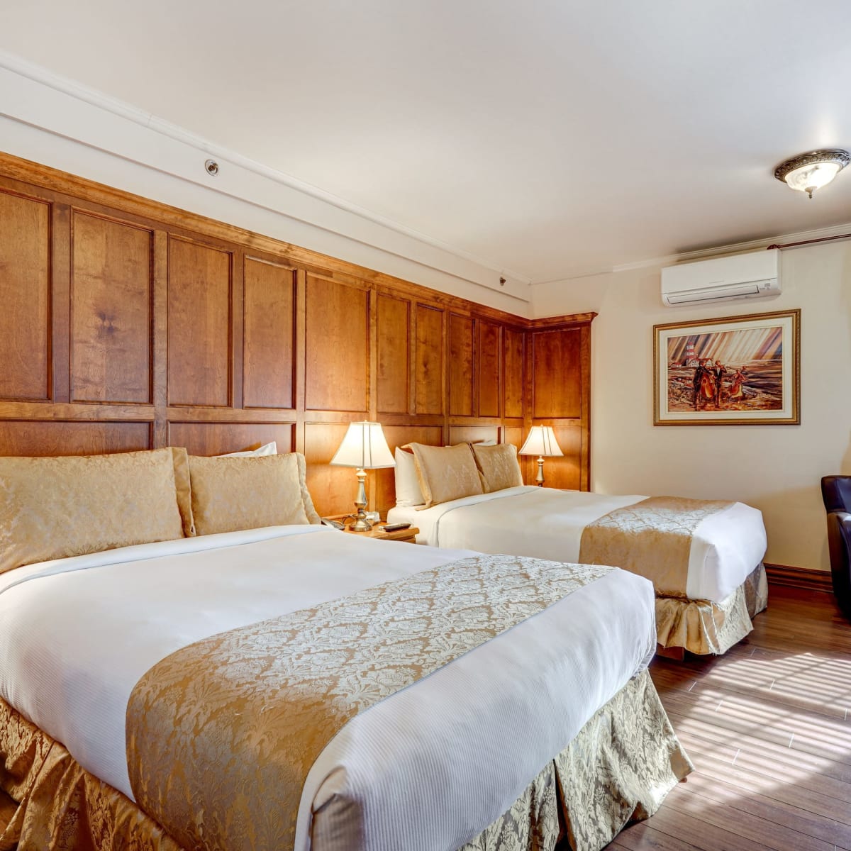 Photo chambre avec deux lits