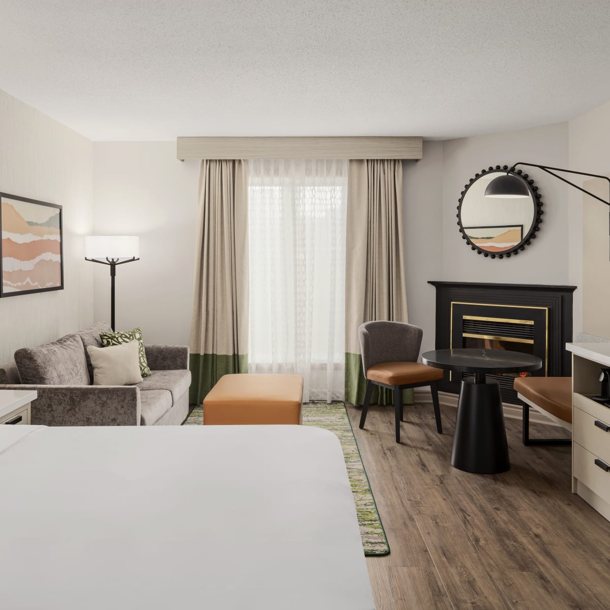 Hôtel le Parc Gatineau Tapestry by Hilton Collection.