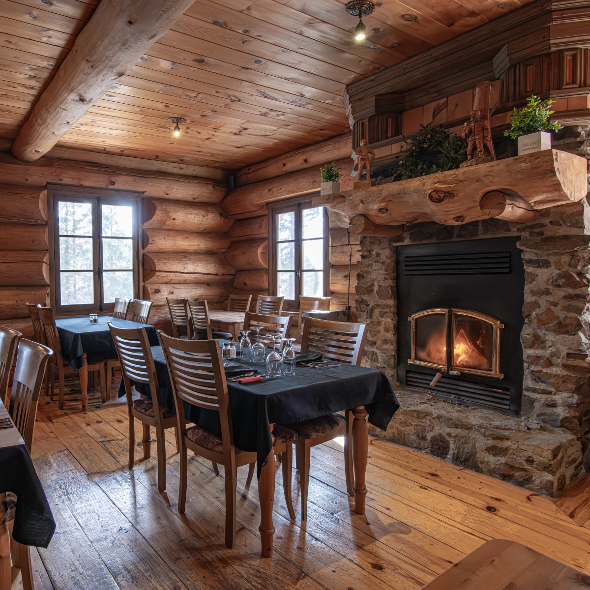 Salle à manger de la Pourvoirie du Lac Moreau.