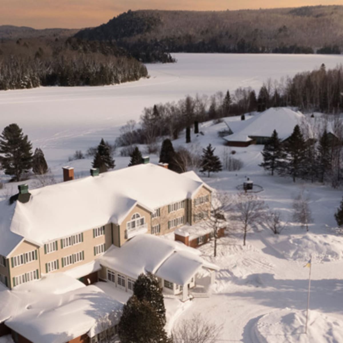 Ôrigine Artisans Hôteliers - Outdoor Getaways - Auberge du Lac-à-l'Eau Claire