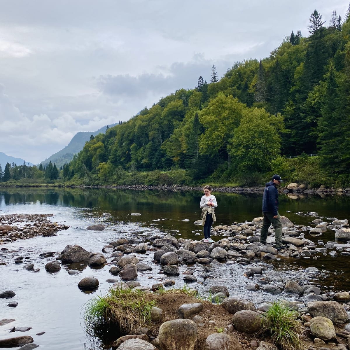 Tourisme Jacques-Cartier - Au bord de la rivière