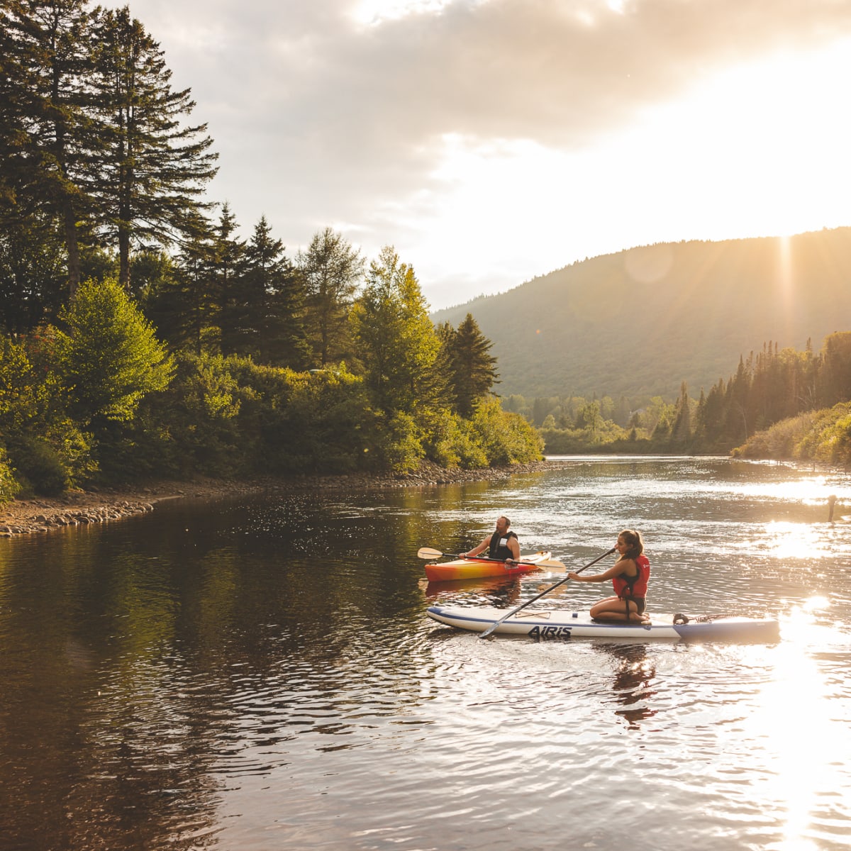 Tourisme Jacques-Cartier - Kayak et planche à pagaie