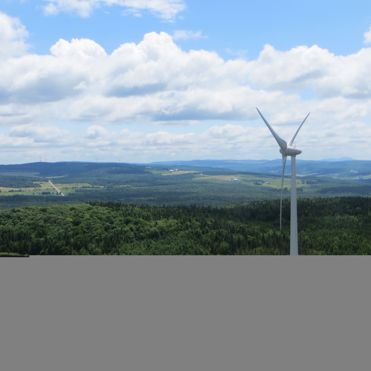 Pure bliss in the L'Érable region - View of the wind turbines