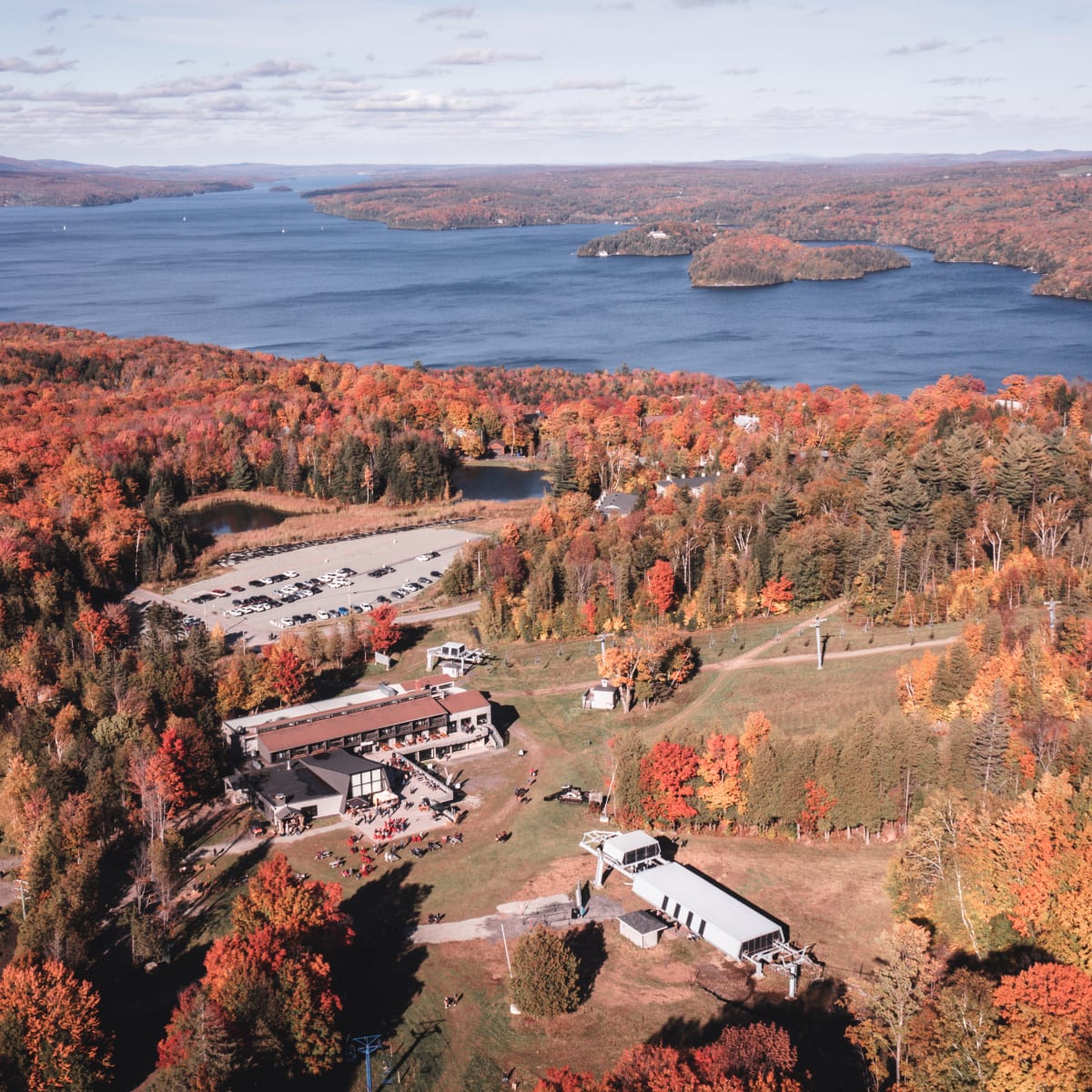 Discover the magic of autumn in Memphremagog - View from the top of Owl's Head