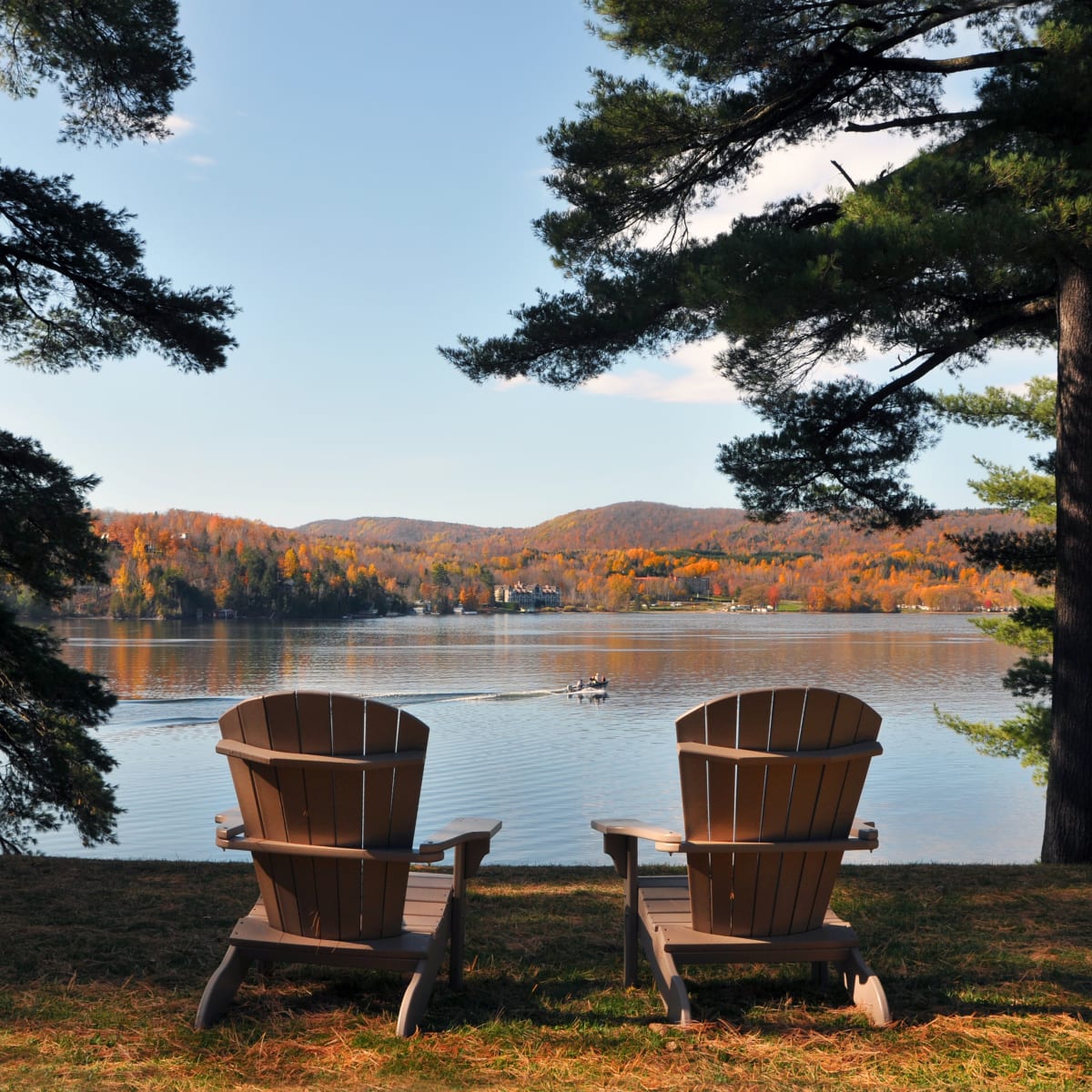 Discover the magic of autumn in Memphremagog - View of Lake Massawippi, Ayer's Cliff