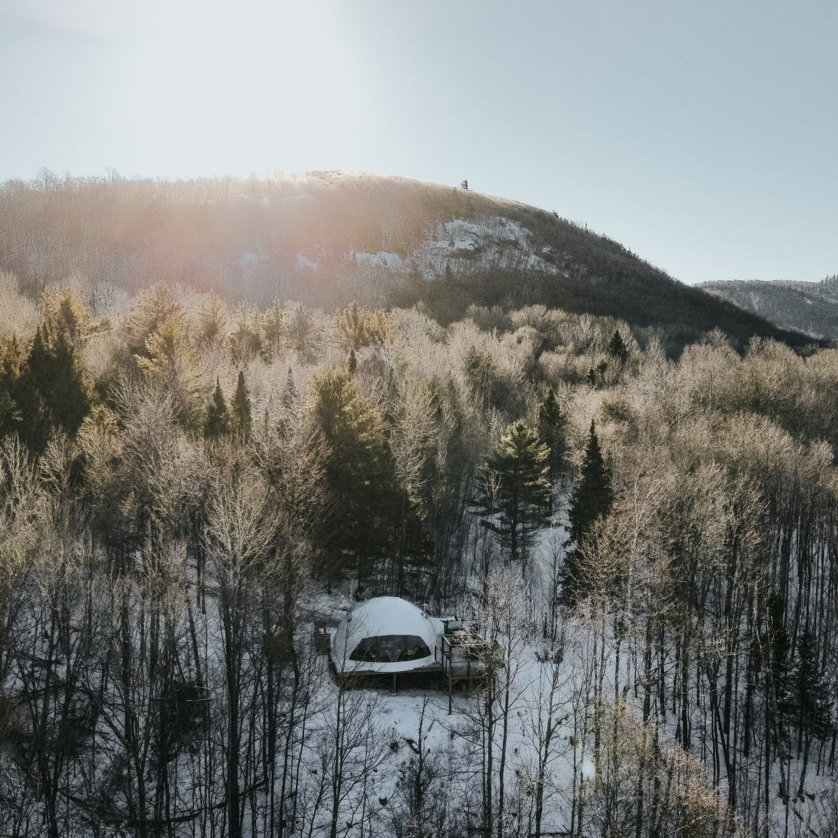 Découvrez l’Outaouais et ses territoires grâce à ces incontournables! - Vue aérienne en hiver, Dômes Outaouais