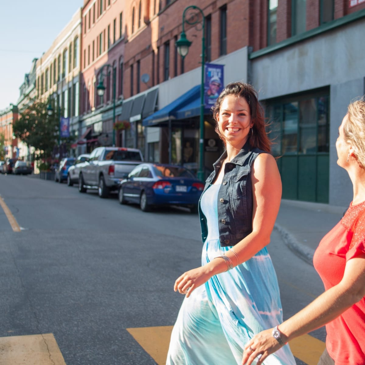 Découvrez ce qui fait vibrer Sherbrooke, le cœur urbain des Cantons-de-l’Est! - Une sortie au centre-ville de Sherbooke