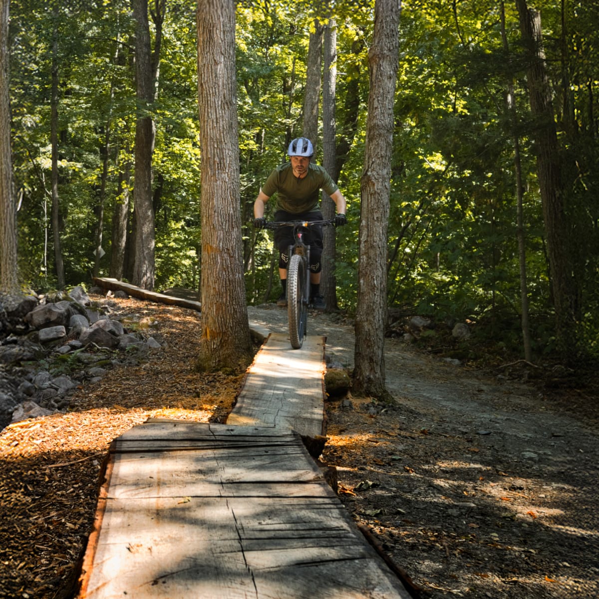 Vélo au Mont Rigaud.